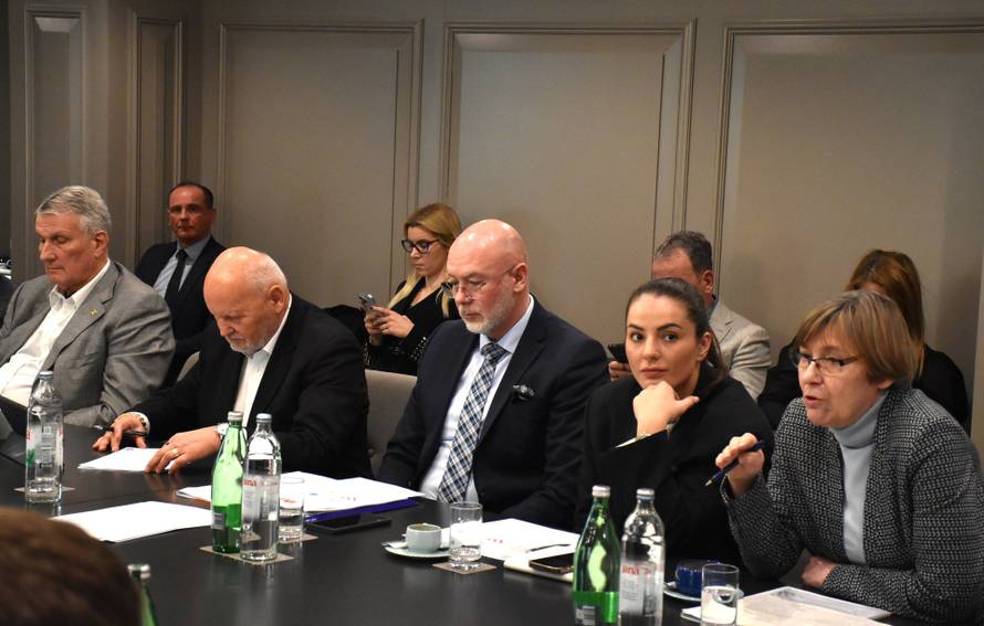 HOO je ukinuo financiranje ronilačkom savezu, četvero Ukrajinaca dobilo državljanstvo