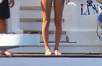 Kate Moss pokazala grudi na francuskoj rivijeri