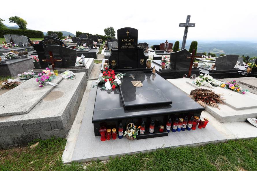 Obitelji Koradeovih žrtava: Ubojici spomenik, a nama bol