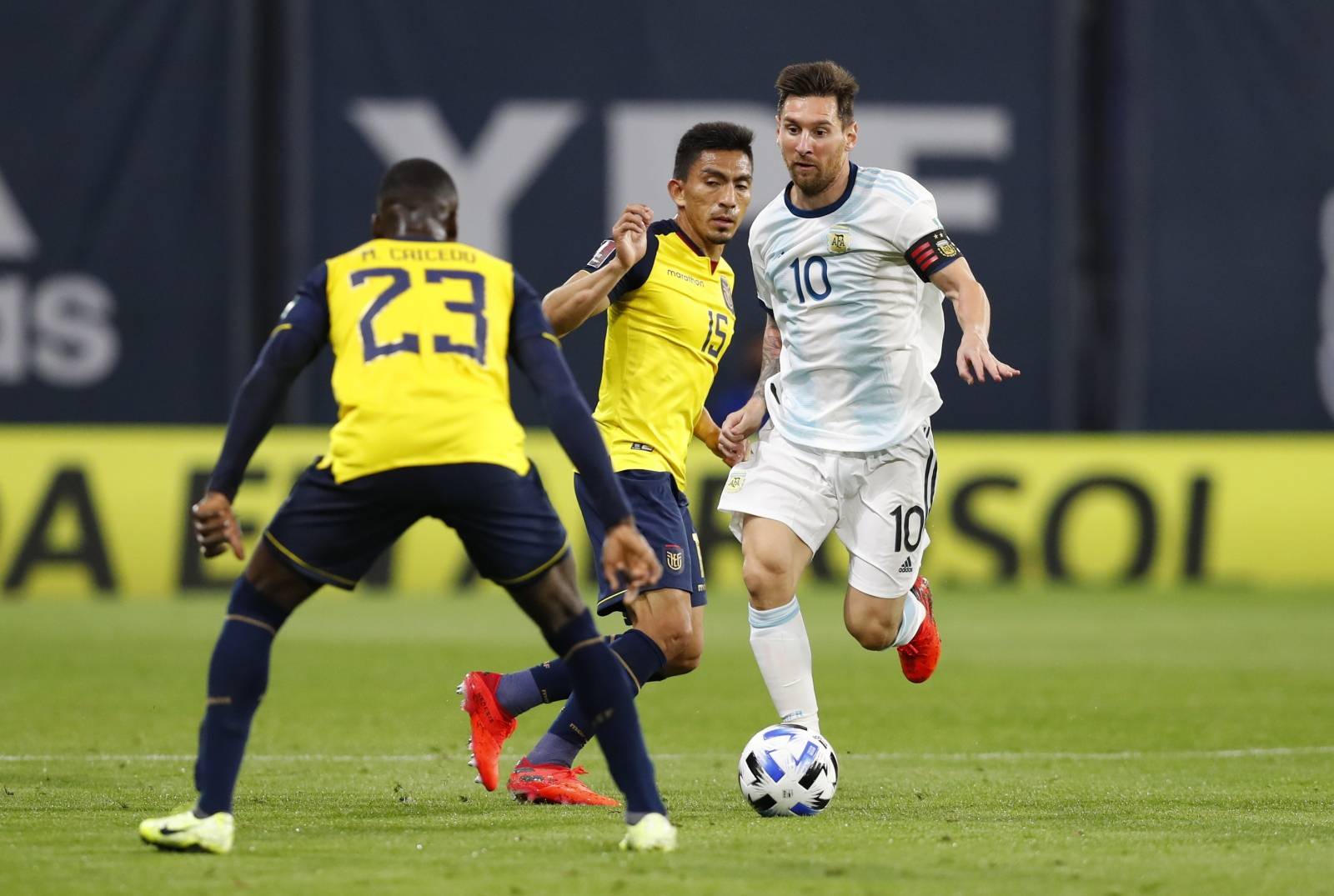 World Cup 2022 South American Qualifiers - Argentina v Ecuador