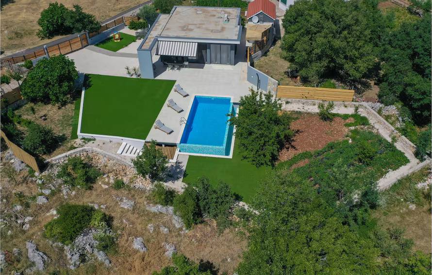 Neslužbeno doznajemo: Službenik je u vrijeme davanja dozvole imao obrt za čišćenje