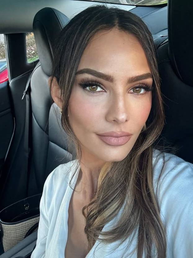 FOTO Ovo je mlađa sestra Sofije Vergare: Sandra je manekenka i glumica, ulazi u reality vode...