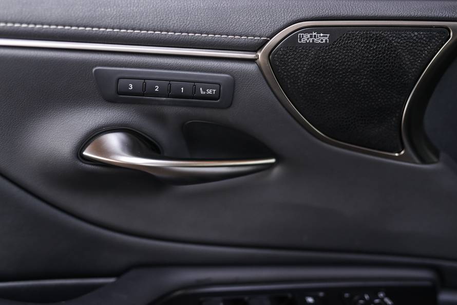 Lexus ES je drugačije, japansko shvaćanje premium limuzine