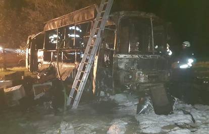 Vario je autobus s košnicama pa se zapalio: Jedva preživio...