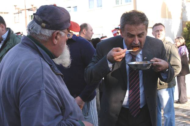 Bjelovar: Milan Bandi? uz tortu i grah u Garešnici proslavio ro?endan