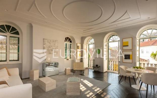 FOTO Prodaje se luksuzni stan u šibenskoj palači: Cijena mu je 700.000 eura, ima 90 kvadrata