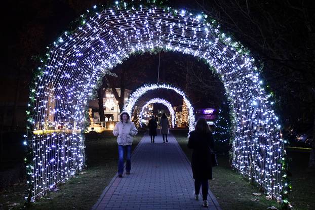Slavonski Brod: Blagdanski ugođaj u središtu grada