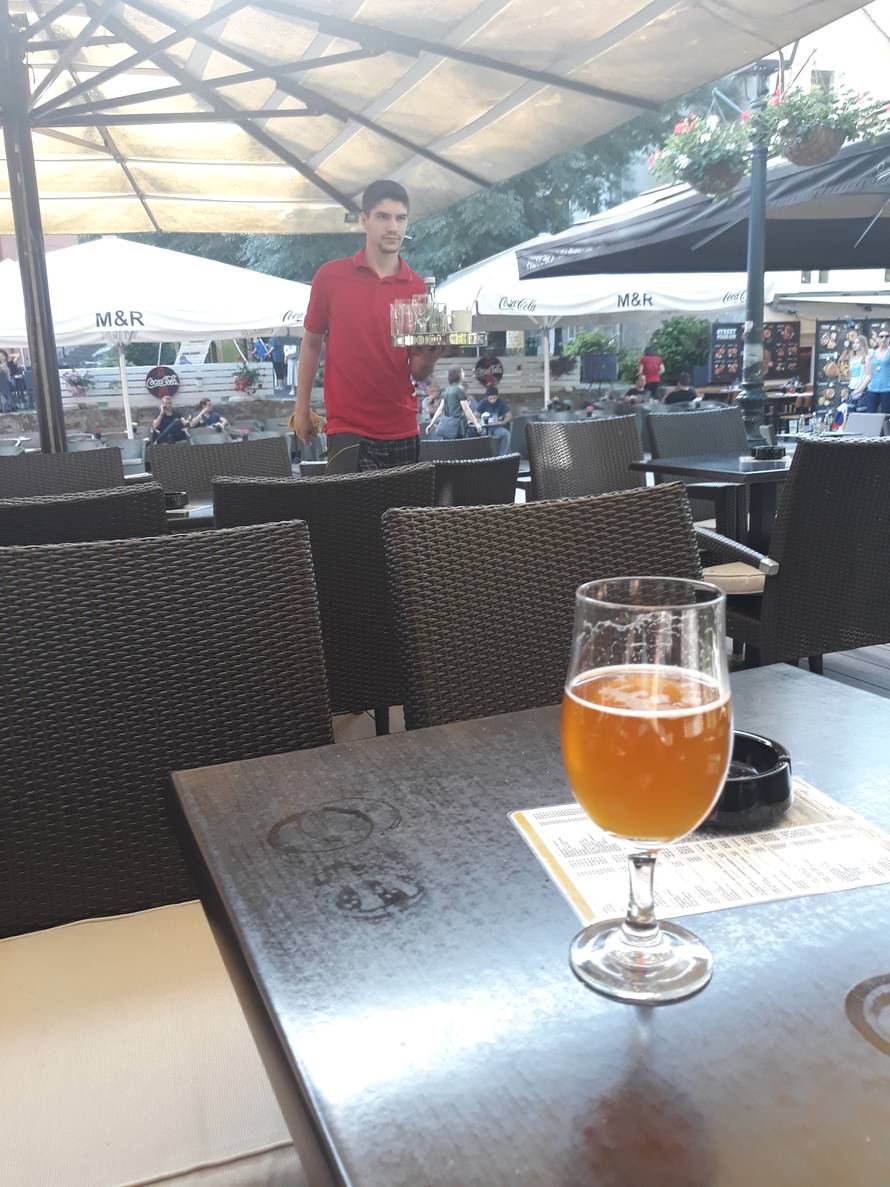 Iz Big Brother kuće otišli su u konobare: Gosti nas prepoznaju