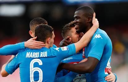 Napoli i dalje gazi, Benevento šokirao Strinića, Ciro zabio 4