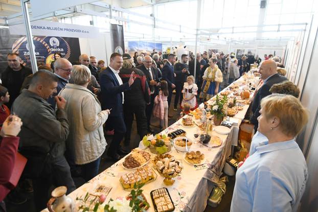 Grubišno Polje: Otvoren dvodnevni 19. Gospodarski sajam sira, meda i vrganja