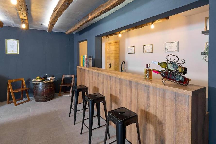 FOTO HDZ-ov ministar turizma iznajmljuje lukuznu vilu u Klisu, evo za koliko je spustio cijene!