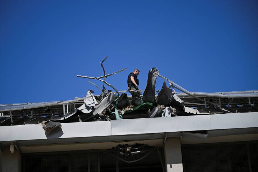 Aftermath of an Iranian missile strike, in Holon