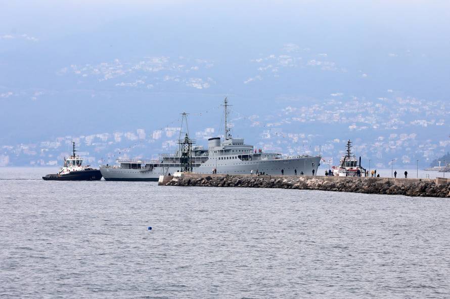 Rijeka: Brod Galeb dotegljen je u riječku luku