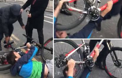 Drama na cesti: Lopov mu htio ukrasti bicikl, tukao ga po glavi
