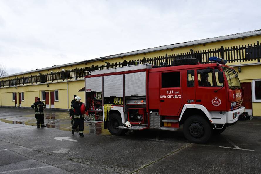 FOTO Gorjelo krovište sale za vjenčanje u Kutjevu, požar gasilo 26 vatrogasaca...