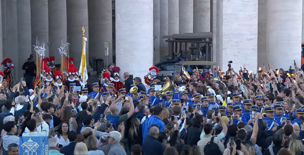 Izabrali su novog papu: Veliko slavlje na Trgu svetog Petra