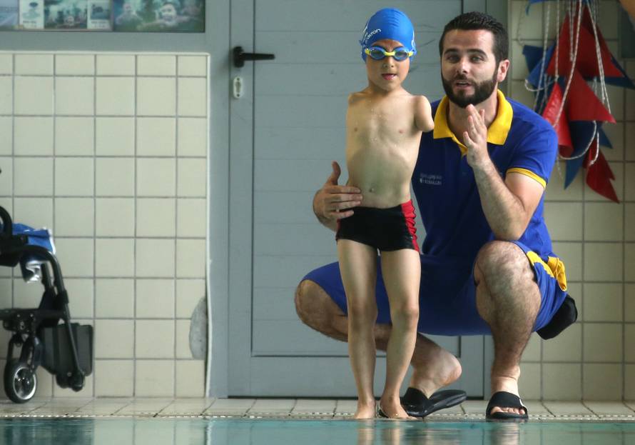 Dječak bez ruku osvojio zlatnu medalju: 'Njemu je bazen sve'