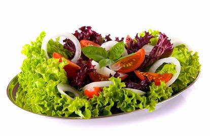 Dnevna porcija zelene salate skida kilograme