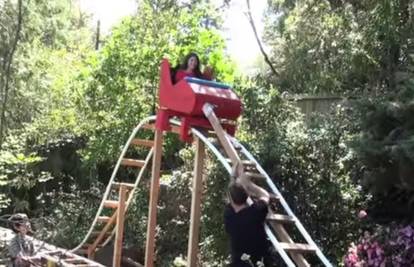 Tata iz snova: Djeci u dvorištu izgradio luna park