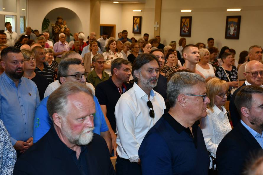 'Hvala dragome Bogu, naša župa je dobila moći sv. Ante iz Padove i svetog pape Pia X.'