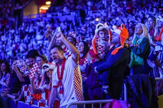 Zagreb: Navijači na susretu Hrvatske i Slovenije na IHF Svjetskom rukometnom prvenstvu 2025.