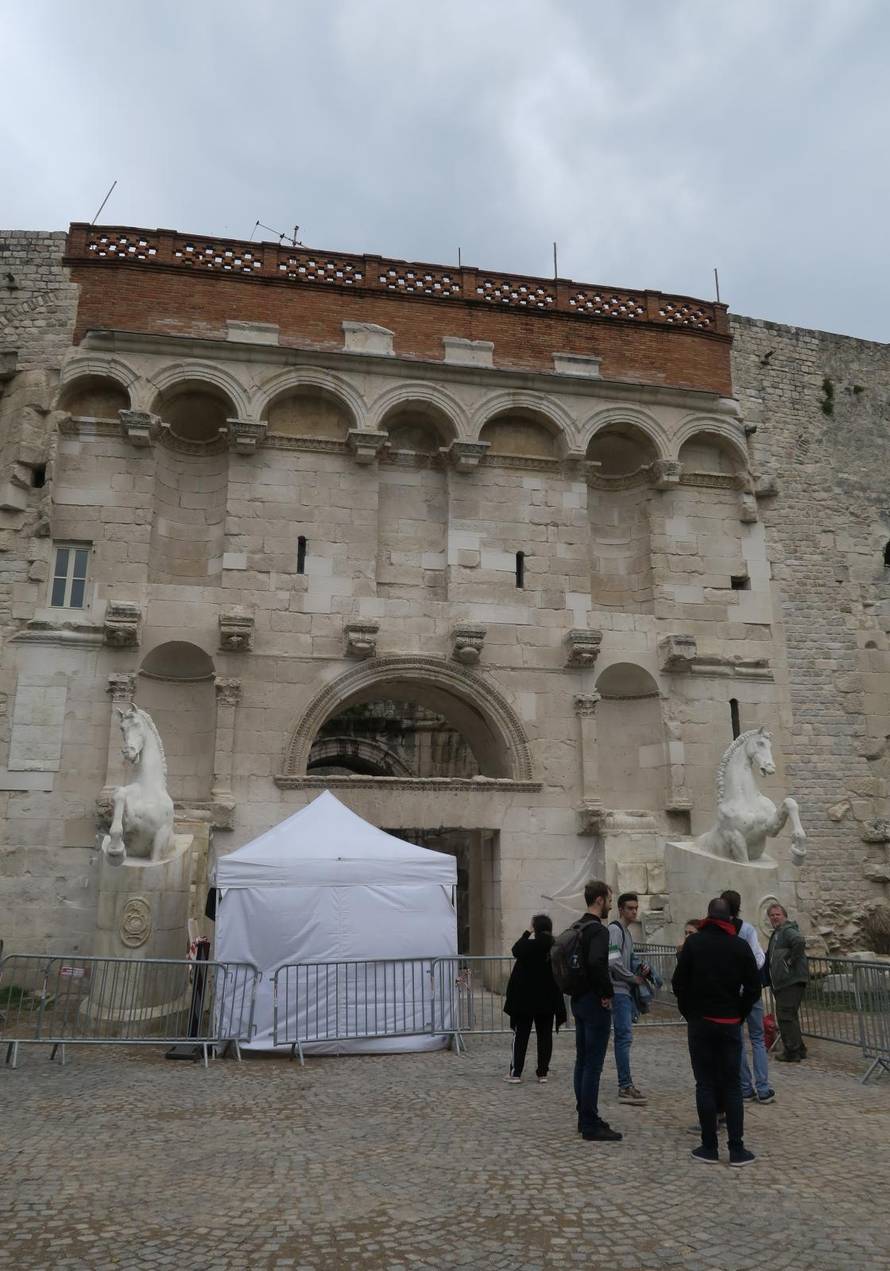 Split: Zlatna vrata Dioklecijanove palaÄe zbog snimanja zatvorena za prolaz