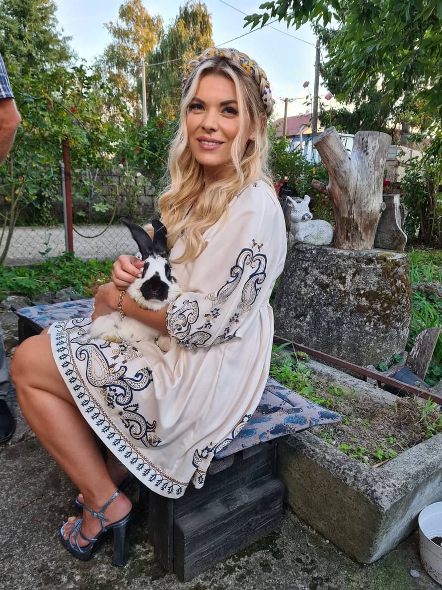 Rasplesani ljubavni duo: Marko Petrić i Tina Walme kao Michael Jackson i Naomi Campbell...