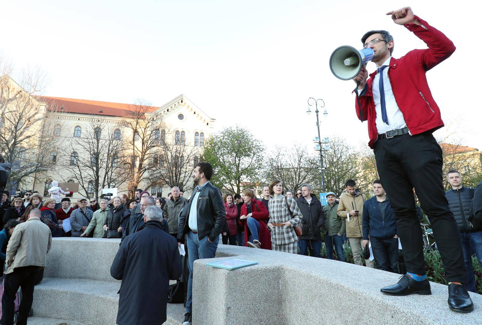 Zagreb: Organiziran prosvjed protiv dodjele poÄasnog doktorata Milanu BandiÄu