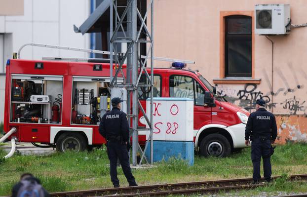 Gore barake uz prugu u Osijeku