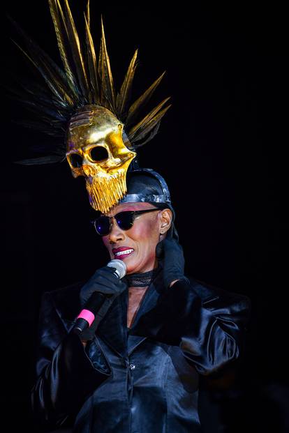 FOTO Zlatna maska, rukavice, koža: Grace Jones oduševila je Zagrepčane glasom i stajlingom