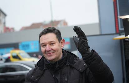 'Pi*ko ustaška'. U Beogradu napali bivšeg Šešeljevca i 'novinara' koji sprda Vučića