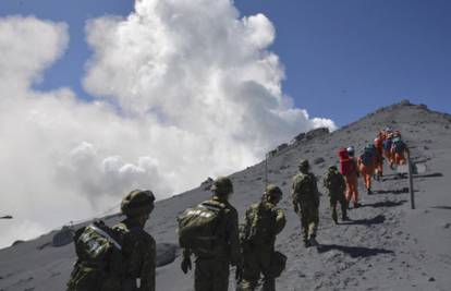 Najmanje 36 mrtvih u erupciji vulkana, potraga je prekinuta