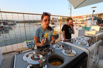 FOTO/VIDEO Festival sladoleda u Njivicama oduševio turiste