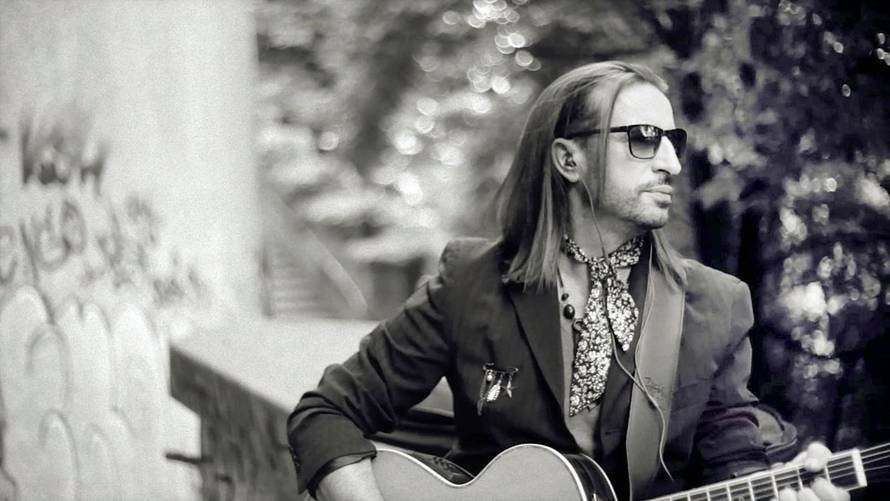 Svirao stjuardesi na ulici: 'Ljudi su mislili da sam ulični svirač'