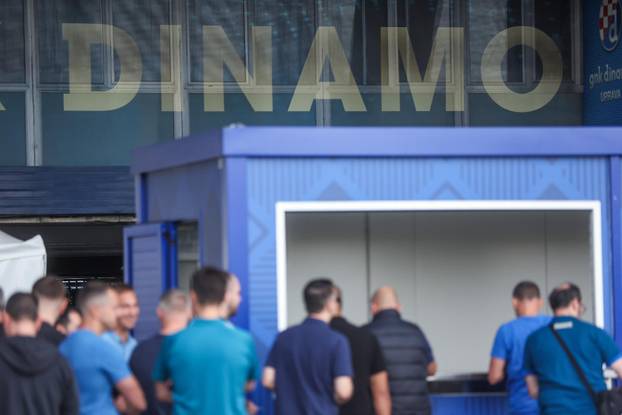 Zagreb: Po&ccaron;eli izbori u Dinamu, glasao Zvonimir Boban 