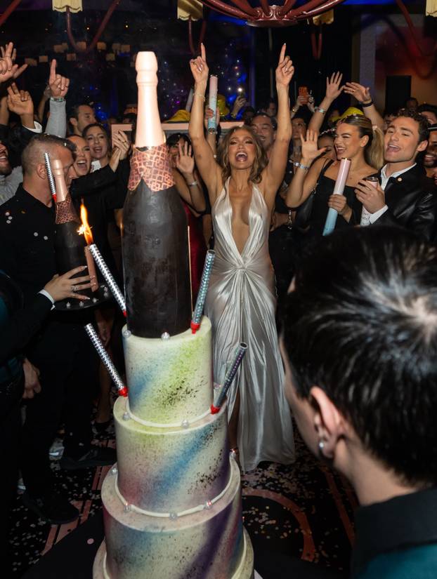 FOTO  Disciplina, snaga i ples - tajna top izgleda Jennifer Lopez