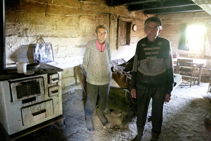 Dva brata žive u šumi kod Gline: 'Treba nam samo jedna žarulja'