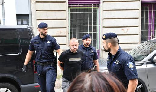 VIDEO Osumnjičeni za ubojstvo u Sl. Brodu stigao na Županijski sud uz jaku policijsku pratnju