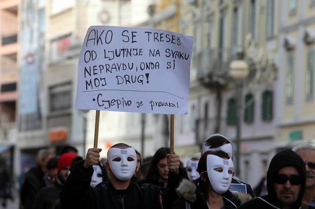 Rijeka: Prosvjedna šetnja Korzom grupe građana kojom se protive mjerana Vlade i Kriznog stožera