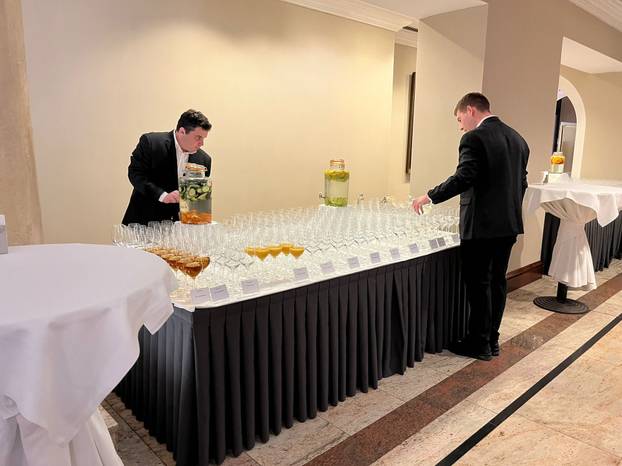 FOTO Što se jede u stožerima: Kod Milanovića malo toga, kod Primorca našli utjehu u lososu