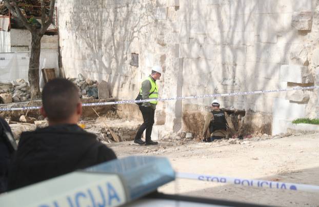 Split: Na radnika pala kamena gromada te ga priklještila, prevezen je u bolnicu