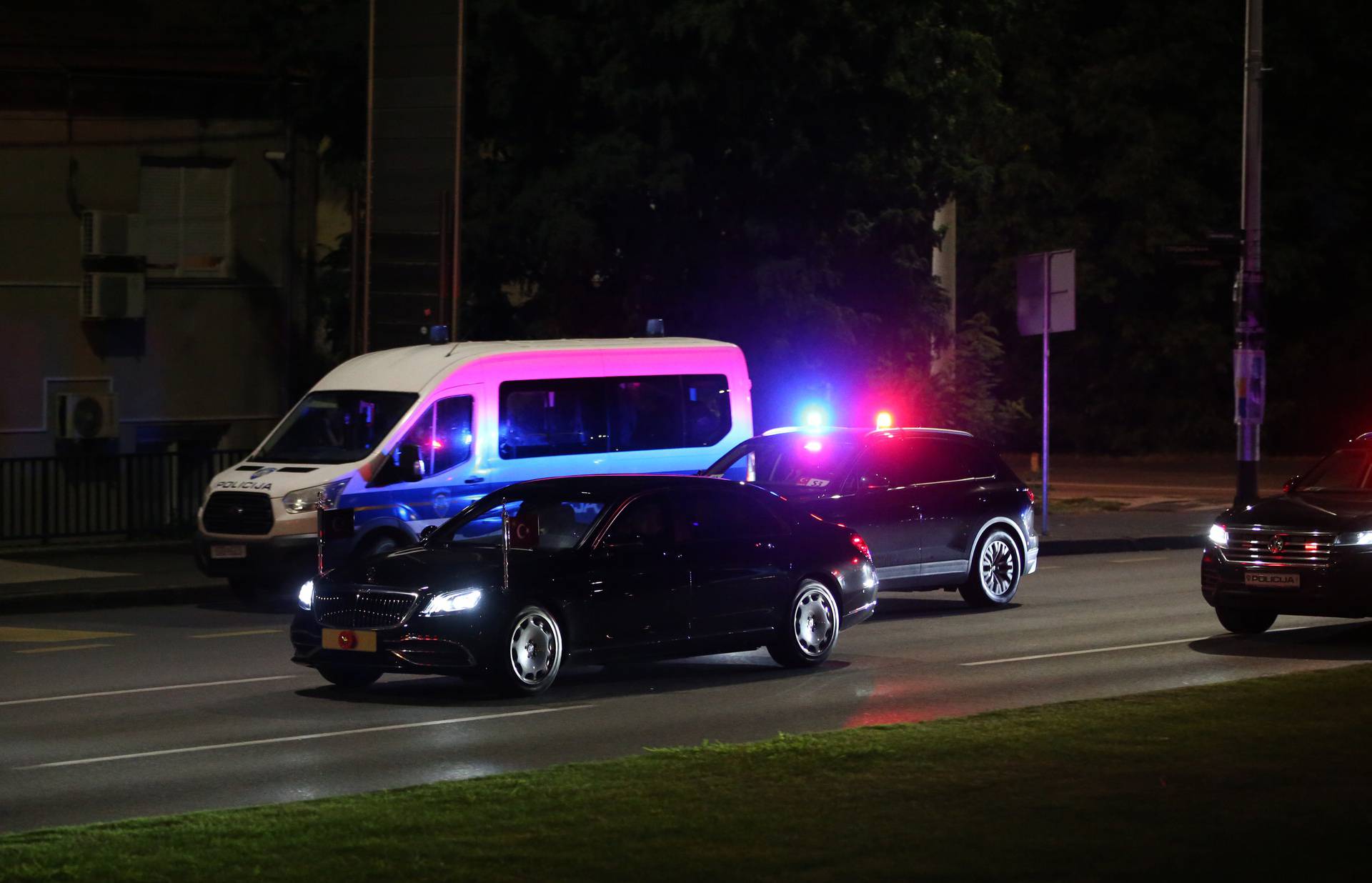 Turski predsjednik Recep Tayyip Erdogan uz jaku policijsku pratnju stigao je u Zagreb