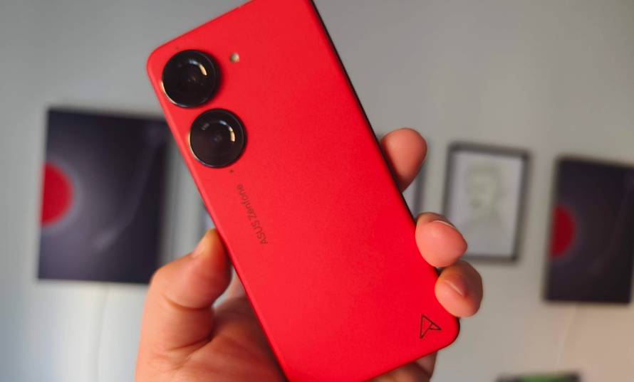 Isprobali smo Asus Zenfone 10: Malen, zgodan i puca od snage