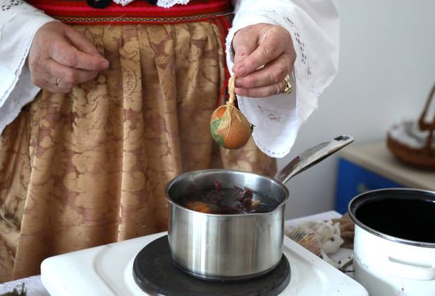 Bojanje Uskršnjih jaja na način kako su to radili naši stari