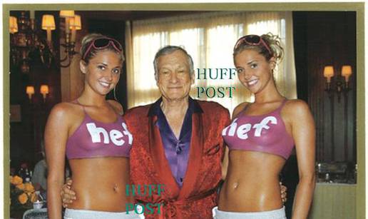 Hugh Hefner uz blizanke našao i treću prsatu zečicu