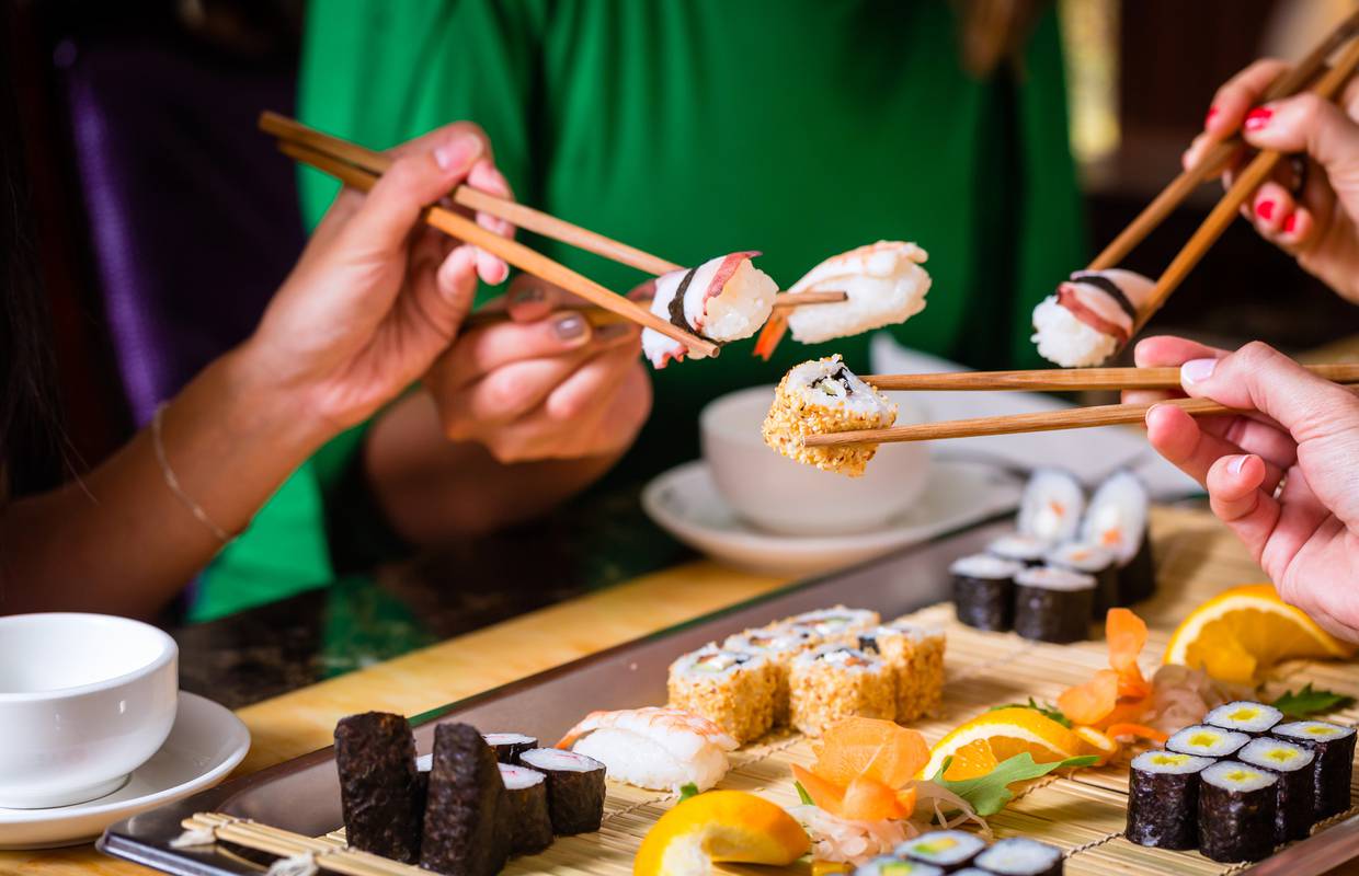 Tajne sushija: Bolje ga je jesti s rukama nego uz pomoć štapića