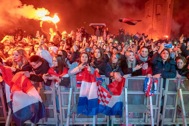 Zadar: Svečani doček na Forumu za Dominika Livakovića i Martina Erlića