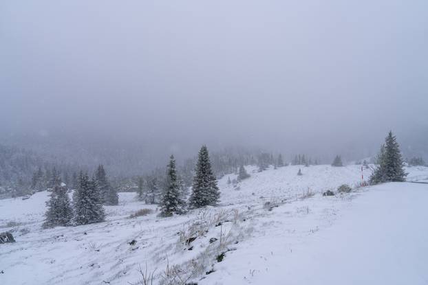 Zavižan: Snijeg pao u Nacionalnom parku Sjeverni Velebit