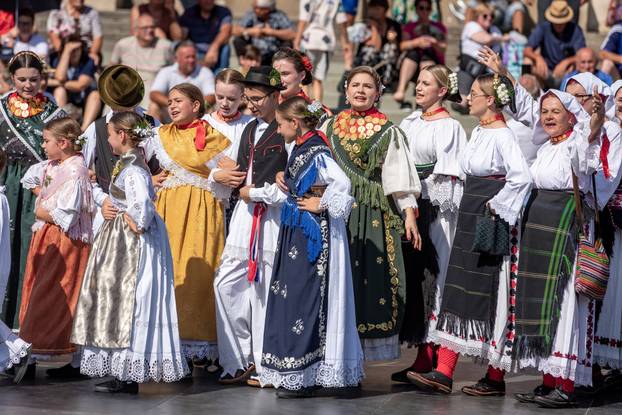Svečana povorka 58. Đakovačkih vezova