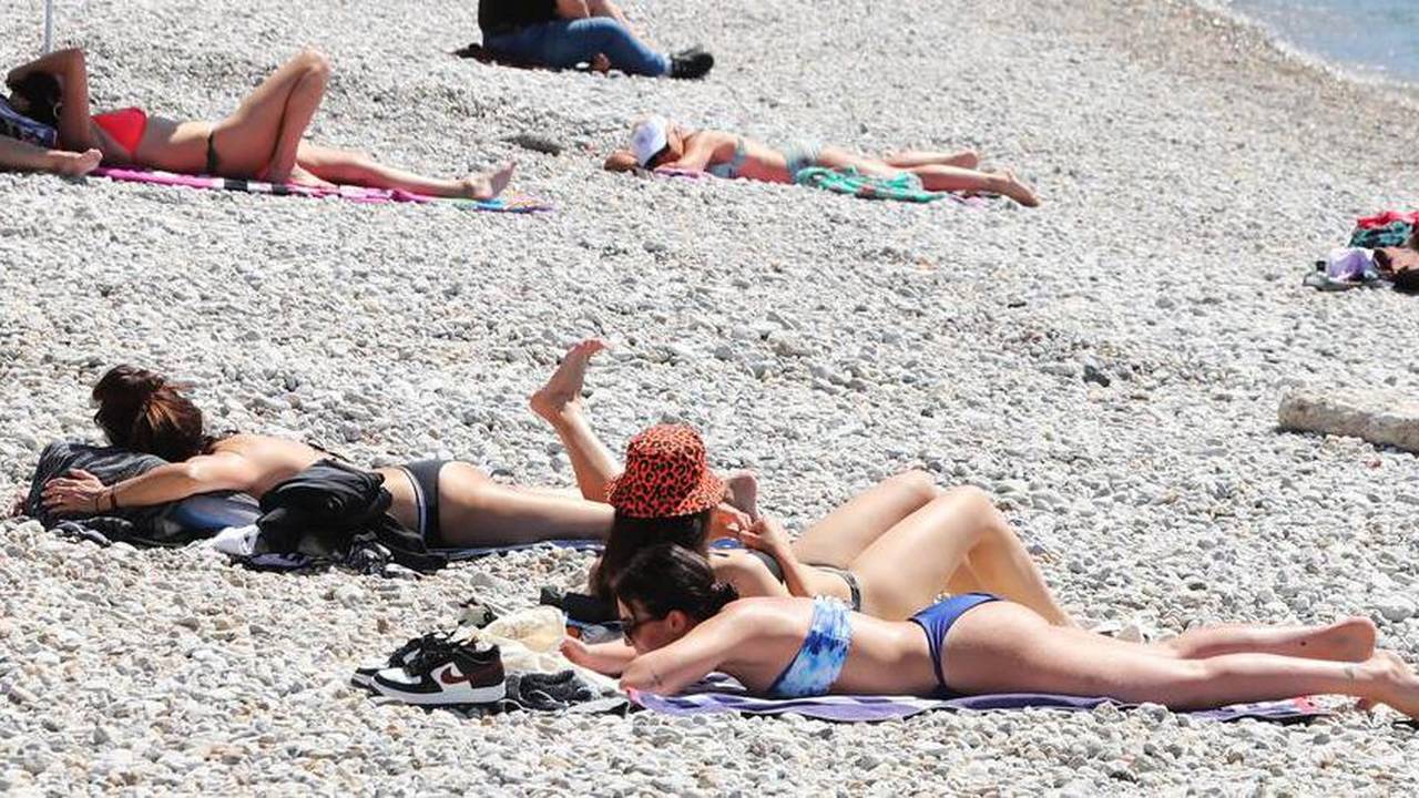 Plaža u Rijeci je puna kupača
